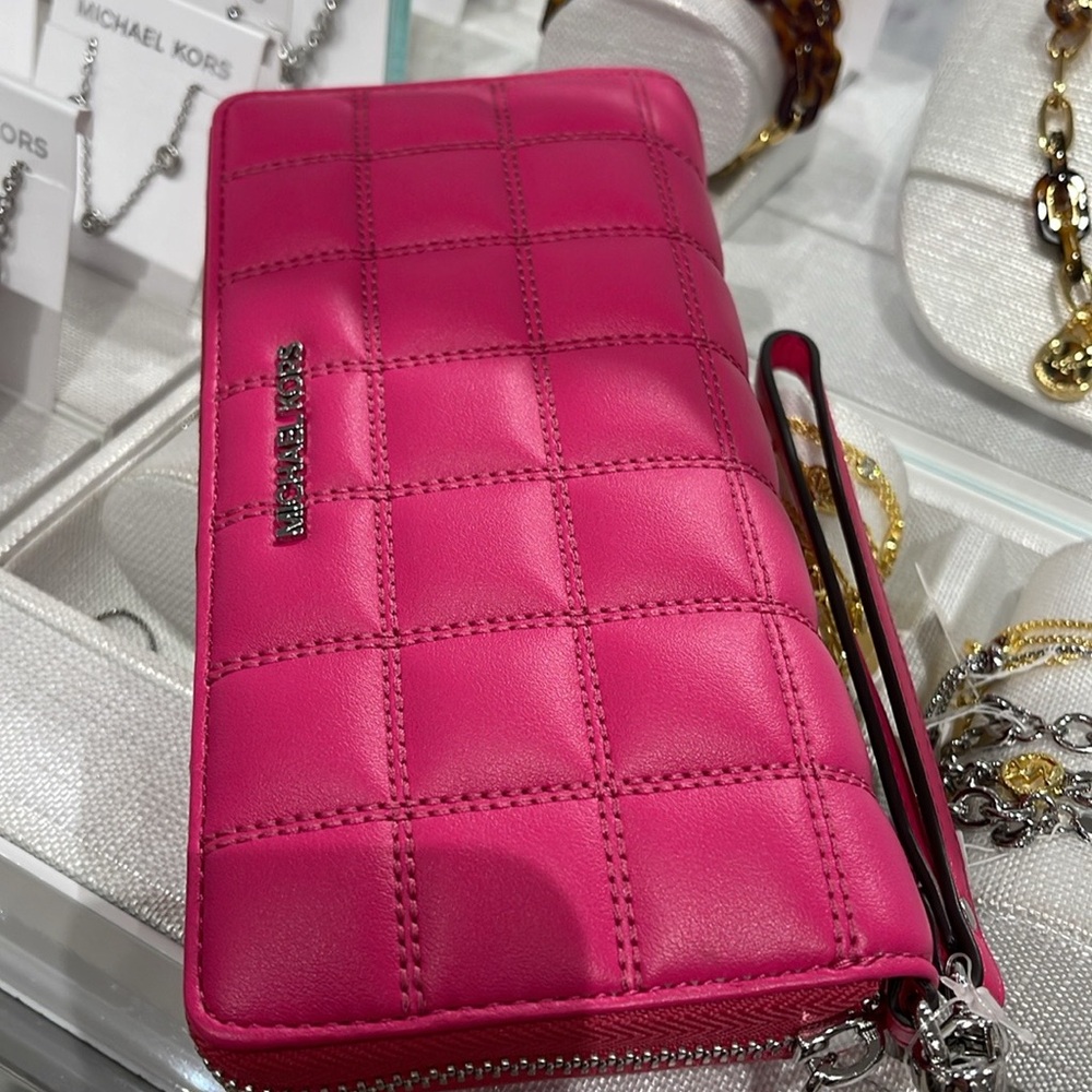 MICHAEL KORS
Continental Wristlet Phone Case Wallet
Dragonfruit
NWT - Picture 4 of 16